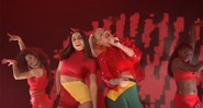 Anitta e Iggy Azalea em performance no programa <i>The Tonight Show</i> - Reprodução/Vídeo