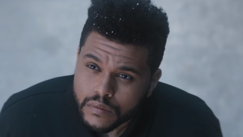 The Weeknd no clipe de "Secrets"