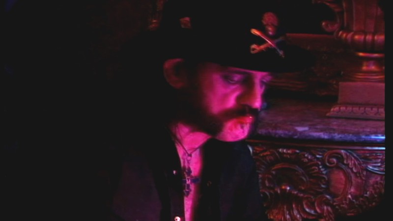 Lemmy Kilmister em cena do filme <i>Sunset Society</i> - Reprodução/Vídeo