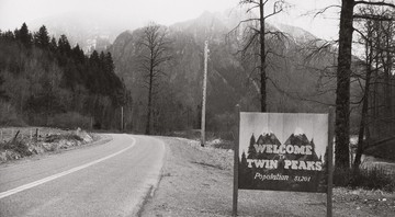 Mundo Bizarro
A entrada da fictícia cidade de Twin Peaks, palco da cultuada série
 - Divulgação
