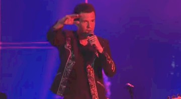 Brandon Flowers durante uma apresentação do The Killers em Las Vegas, nos Estados Unidos, em 2017 - Reprodução/Vídeo