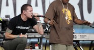 Chester Bennington, vocalista do Linkin Park, e Jay-Z durante show em 2005 - AP