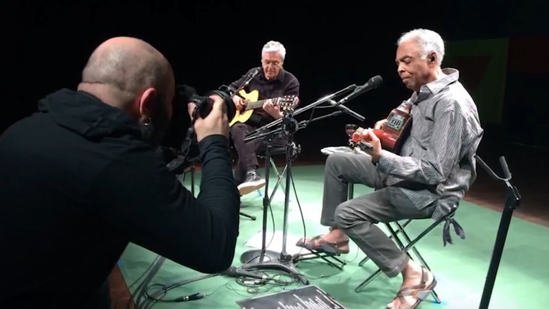 Marcos Hermes fotografando Caetano Veloso e Gilberto Gil