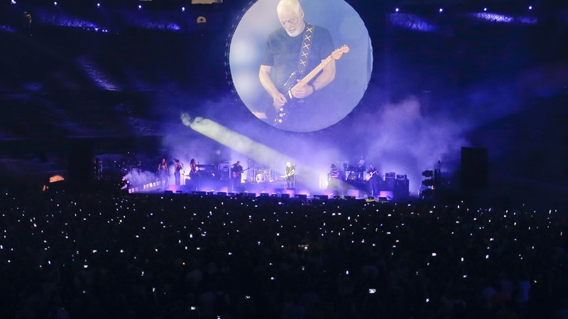 David Gilmour durante um dos shows na cidade italiana de Pompeia para a gravação do filme-concerto <i>Live in Pompeii</i>, em 2016 - Gregorio Borgia/AP