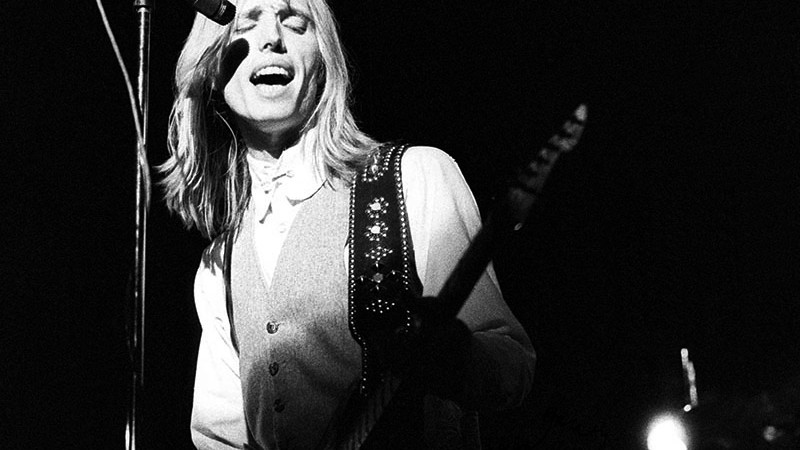 Espalhando Raízes
Tom Petty em show no Hammersmith Odeon, em Londres, em 15 de maio de 1977
