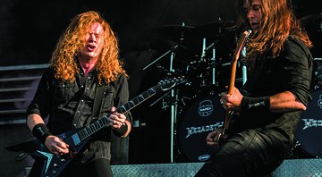 <b>Entrosados</b>
Mustaine e Loureiro tocando em 2016 no Charlotte Motor Speedway

 - Amy Harris/REX/Shutterstock/AP