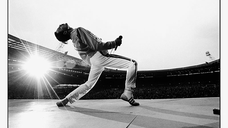 Pura Mágica
Freddie Mercury no Estádio de Wembley, Inglaterra, em 1986, durante a Magic Tour. Esse é um dos registros mais conhecidos feitos por Neal Preston
