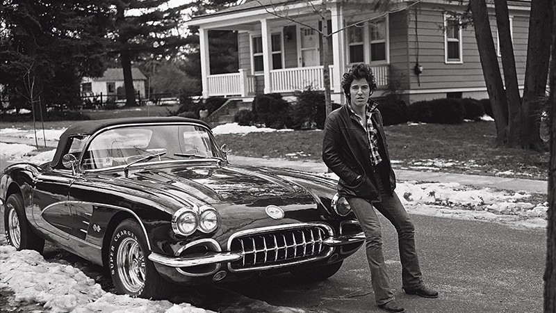Dia de Inverno
Bruce Springsteen na icônica foto ao lado de um Corvette, em fevereiro de 1978, em Haddonfield, Nova Jersey

