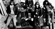 Ramones - Merry Christmas (I Don't Want To Fight Tonight)"