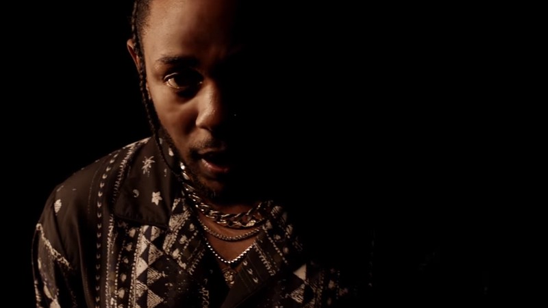 Kendrick Lamar em cena do clipe de "LOVE."