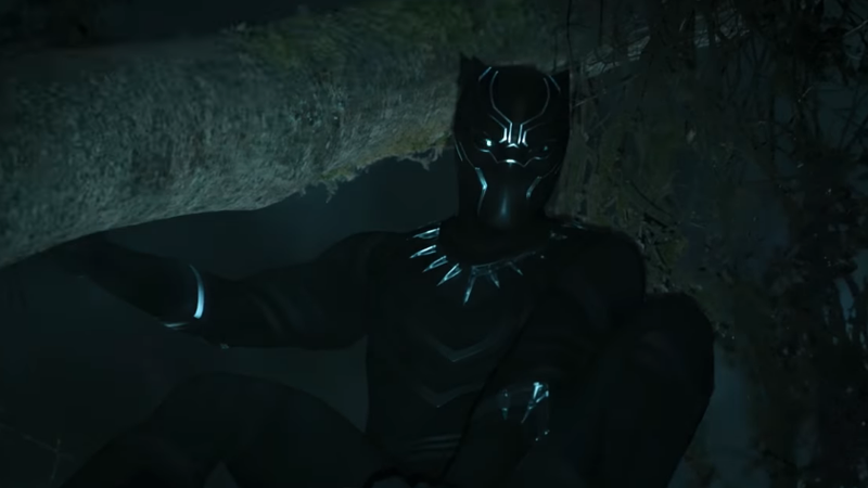 O ator Chadwick Boseman com o uniforme de Pantera Negra