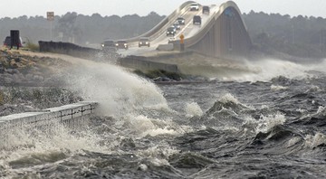 Ondas Selvagens
O furacão Isaac, de 2012, se aproximando da Flórida

 - Nick Tomecek/Northwest Florida Daily News Via AP