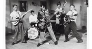 <b>Mandando Brasa</b><br>
Gene Vincent (<i>ao centro</i>) e a banda The Blue Caps em 1956 tocando “Be-Bop-a-Lula”
 - Divulgação