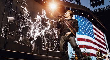 <b>Bono Vox</b><br>
O líder do U2 fala sobre a situação da banda, a situação do mundo e o que aprendeu ao quase morrer - Danny North