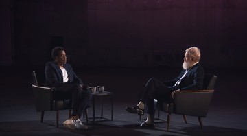 Jay-Z sendo entrevistado por David Letterman no programa My Next Guest Needs No Introduction, da Netflix - Reprodução/Netflix