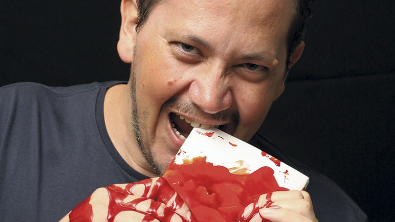 Muito Sangue
Rodrigo de Oliveira escreve de olho nas entranhas dos zumbis.

