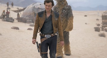 <b>Desde Jovens</b><br>
Chewbacca (Joonas Suotamo) segue Han Solo (Alden Ehrenreich) no filme que conta a história de como os personagens se conheceram
 - Jonathan Olley/Lucas Film/Divulgação