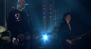 Smashing Pumpkins, com três quartos dos integrantes originais da banda (Billy Corgan, James Iha e Jimmy Chamberlain), durante performance no programa de TV norte-americano <i>The Tonight Show With Jimmy Fallon</i> - Reprodução/Vídeo