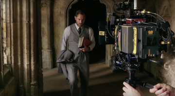 Jude Law nas filmagens de <i>Animais Fantásticos: Os Crimes de Grindelwald</i> - Reprodução