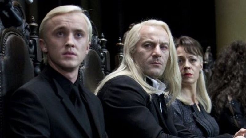 Tom Felton, Jason Isaacs e Helen McCrory no set de Harry Potter (Foto: Divulgação/Warner Bros.)