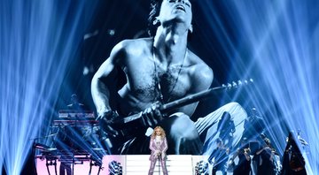 Madonna faz um tributo a Prince em 2016 (Foto: Chris Pizzello / Invision / AP)