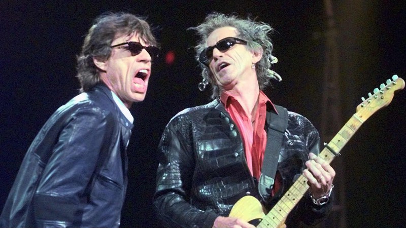 Mick Jagger e Keith Richards, dos Rolling Stones, em 1999 (Foto: AP Images / Elise Amendola)