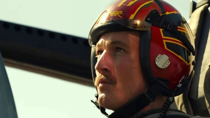 Miles Teller como Bradley Bradshaw 'Rooster' em Top Gun: Maverick - (Foto: Divulgação/Paramount Brasil)