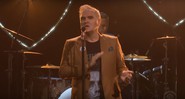 Morrissey durante apresentação no The Late Late Show with James Corden (Foto: Reprodução)