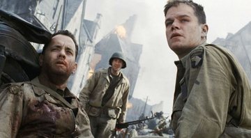 Tom Hanks e Matt Damon em O Resgate do Soldado Ryan (Foto: Reprodução)