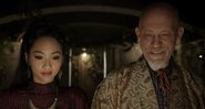 John Malkovich e Shuya Chang em teaser de 100 anos - O Filme que Você Nunca Verá (Foto: Reprodução)