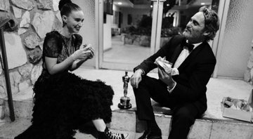 None - Joaquin Phoenix e Rooney Mara após a cerimônia do Oscar 2020 (Foto: Greg Willians / Instagram / Reprodução)