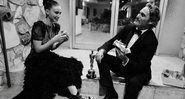 Joaquin Phoenix e Rooney Mara comendo hambúrguer vegano após Oscar (Foto: Reprudução/Greg Willians/Instagram)