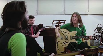 Paul McCartney e John Lennon em The Beatles: Get Back (Foto: Reprodução /Youtube)