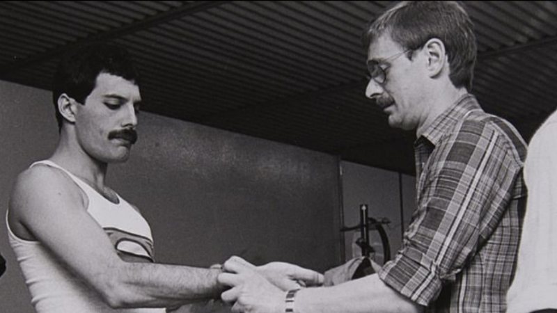 Freddie Mercury e Paul Prenter (Foto: Divulgação)