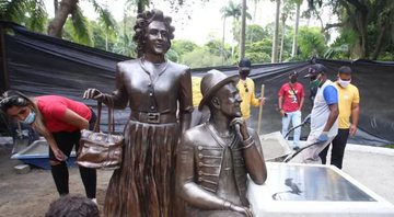 Estátua de Paulo Gustavo e Dona Hermínia em Niterói (Foto: Divulgação/Prefeitura de Niterói)