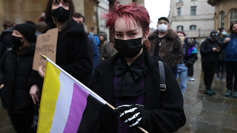 Protesto pela visibilidade trans, realizado em Londres, na Inglaterra (Foto: Hollie Adams / Getty Images)
