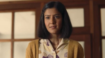Rakhee Thakar como Miss Sands (Foto: Reprodução / Netflix)