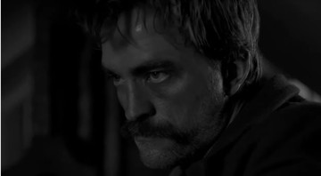 None - Robert Pattinson no trailer de The Lighthouse (Foto:Reprodução)