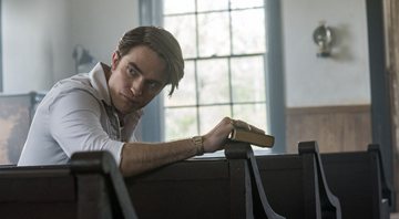 Robert Pattinson em Diabo de Cada Dia (Foto: Glen Wilson/Netflix)