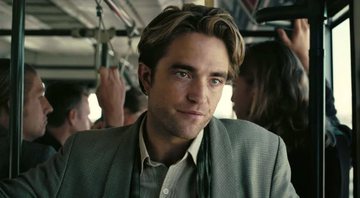 None - Robert Pattinson em Tenet (Foto: Reprodução / Twitter)