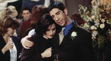 Monica e Ross em Friends (Foto: Reprodução)