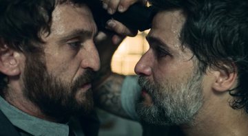 Bruno Gagliasso e Raúl Arévalo em cena do trailer (Foto: Reprodução/ Netflix)