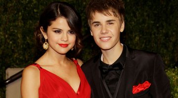 None - Selena Gomez e Justin Bieber na Vanity Fair Oscar Party, 2011 (Foto: AP / Carlo Allegri)