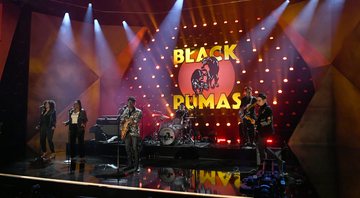 Black Pumas durante show (Foto: Getty Images)