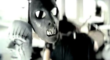 Cena do vídeo 'Before I Forget', do Slipknot (Foto: reprodução)