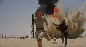 None - Daisy Ridley e John Boyega em Star Wars: O Despertar da Força (Foto:Reprodução)