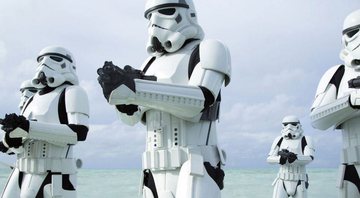None - Stormtroopers em Rogue One: Uma História Star Wars (foto: reprodução/ Disney)