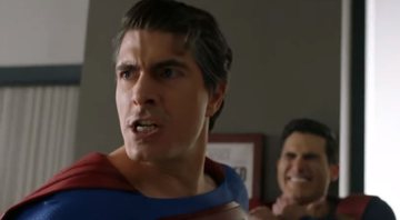 Brandon Routh como Superman em Crise nas Infinitas Terras (foto: Reprodução CW)