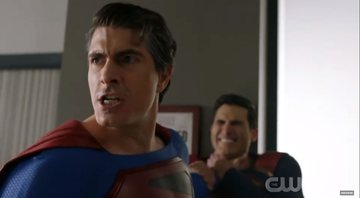 Imagem Superman do cinema luta contra Superman da TV no crossover Crise nas Infinitas Terras [VÍDEO]