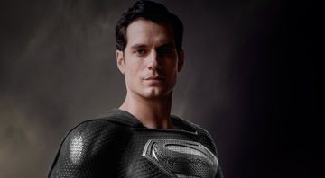 None - Superman com traje preto (foto: reprodução Vero/ Zack Snyder)